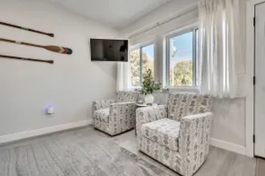 The Lake Haven Cottage - Image 4