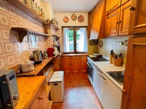 Exclusive Central Chalet: 5 min to the Slopes & Garage - Image 5