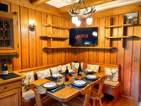 Exclusive Central Chalet: 5 min to the Slopes & Garage - Image 2