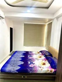 Cozy 2BHK with Balcony & Kitchen - Image 3