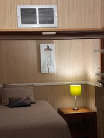Cozy Studio Apt. Home-5 Min. to U of C - Image 4