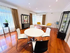 Relaxing Family Home•Free Parking•Walk to Train - Image 2