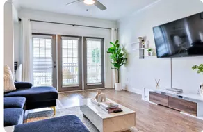 Modern ATL oasis with free parking - Image 2