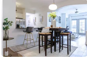 Modern ATL oasis with free parking - Image 4