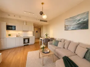 Stylish 11th-Floor Sea View Stay - Image 4