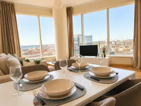 Stylish 11th-Floor Sea View Stay - Image 2