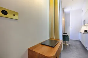 Art Deco Studio in the City Center - Image 5