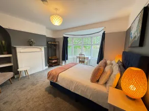 Very Large Central Property - Image 5