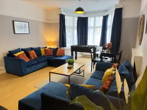 Very Large Central Property - Image 2