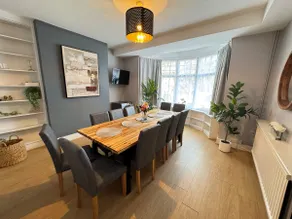 Very Large Central Property - Image 4