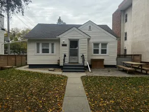 Free Parking! Large 1 BR Basement Suite Downtown! - Image 3