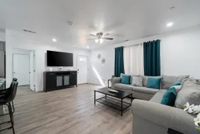 3bdr & 2bath/2 car garage/Bbq space - Image 3