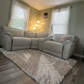 Charming & Modern 2 BR Home, Convenient Location! - Image 2