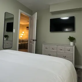 Charming & Modern 2 BR Home, Convenient Location! - Image 3