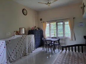 Bellevue-family friendly apartment on first floor - Image 5