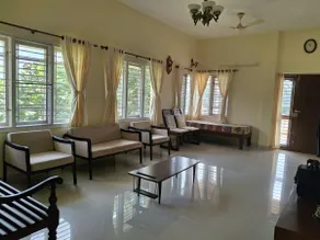 Bellevue-family friendly apartment on first floor - Image 2