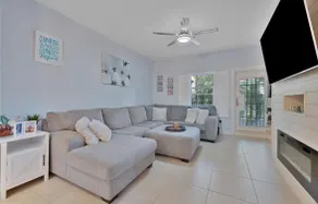 Great location! 2bed/2bath condo - Image 4