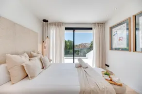 Luxury 5 bed Villa -Heated pool - Image 3