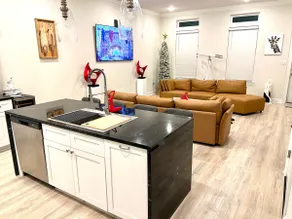 Water front/sleeps 6-8/ Downtown - Image 3