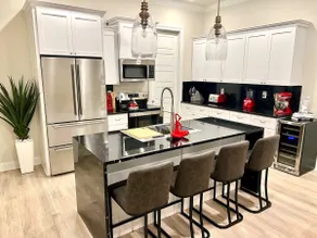 Water front/sleeps 6-8/ Downtown - Image 2