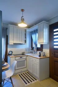Bella's Rustic Suites - Image 5