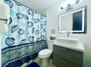 Bayshore Apt.|2PPL| Beach| Balcony| Top Location - Image 5