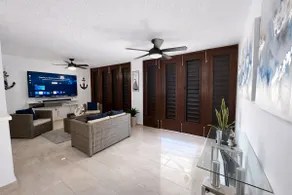 Bayshore Apt.|2PPL| Beach| Balcony| Top Location - Image 4
