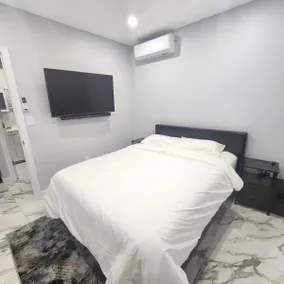 Majestically Pleasant Suite - Image 2