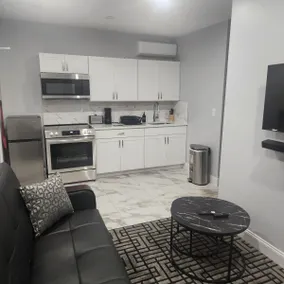 Majestically Pleasant Suite - Image 3