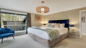 Mount Gibraltar Retreat – stylish home amid nature - Image 4
