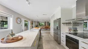 Mount Gibraltar Retreat – stylish home amid nature - Image 3
