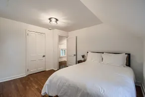 Modern style farmhouse, huge backyard, pond & barn - Image 5