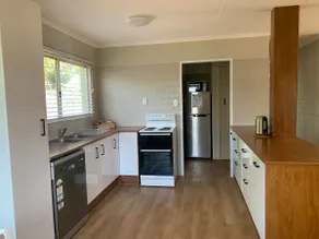 Central, Tidy and Private 3 Bedroom - Image 5