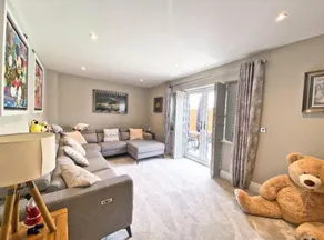 Foreman Manor Near London & Guildford 3 Bed 3 Bath - Image 2