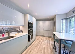 Foreman Manor Near London & Guildford 3 Bed 3 Bath - Image 5