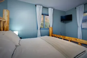 Cozy “Up North” Getaway + Starlink Internet - Image 5