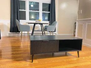 Premium convenient stays Apt 3 - Image 2