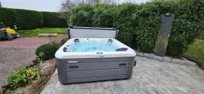 At Mont De La Quintine #Pool and Jacuzzi# - Image 3