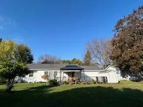A 4BR/2BA house in a safe and quite neighborhood. - Image 2