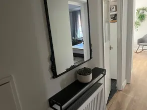 Stylish apt in a 1938 building with parking - Image 3