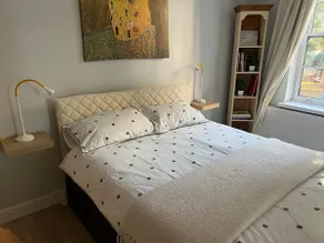 Stylish apt in a 1938 building with parking - Image 2