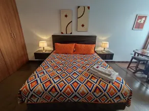 Centrally-located Independent Studio Suite with Breakfast - Image 5