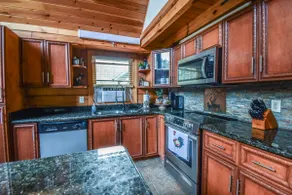 Cabin for 12 Hot Tub & Pets - Image 5