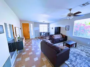Calming 5 Bed, 3 Bath, in Good Location - Image 4