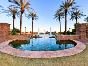 Calming 5 Bed, 3 Bath, in Good Location - Image 2