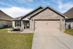 Stylish 3BR Retreat | Wi-Fi • Ponds • Playground - Image 3