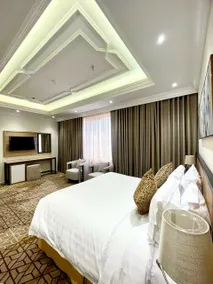 Royal Suite 102 - Image 2