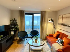 Stunning City Centre Duplex with Free Parking - Image 2