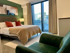 Stunning City Centre Duplex with Free Parking - Image 4
