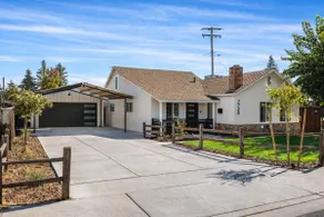 Modern 3BR Home w/Garage, Smart TVs & Laundry - Image 3